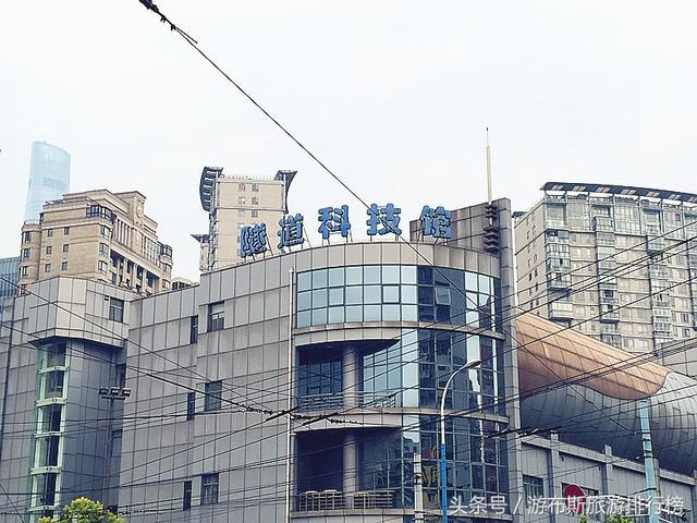 就在复兴路隧道管理中心内,记述了上海地铁、公路隧道建设与发展